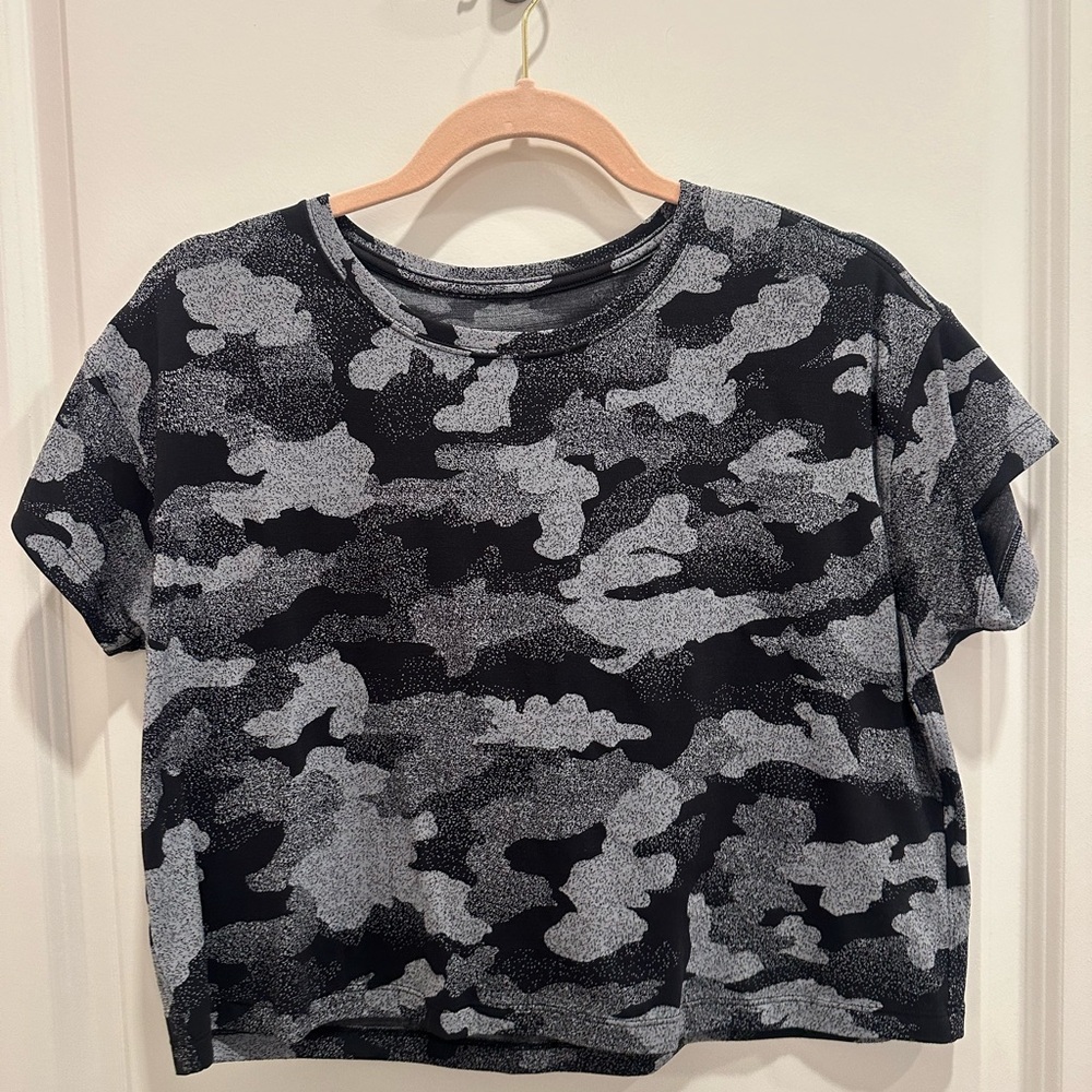 Women’s lululemon camo shirt